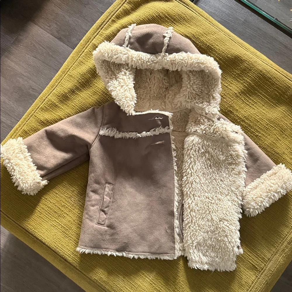 GAP Tan Kids Jacket with Cream Accents - Picture 7 of 8